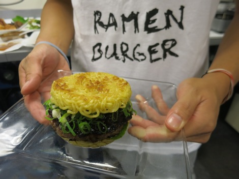 Ramen burger by Keizo Shimamoto. Image: tastyislandhawaii.com